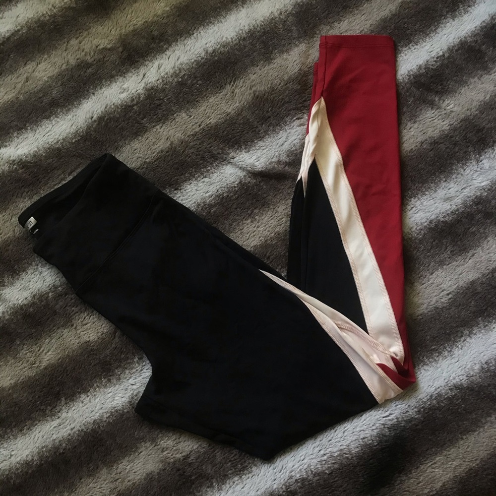 Color block leggins🖤❤️